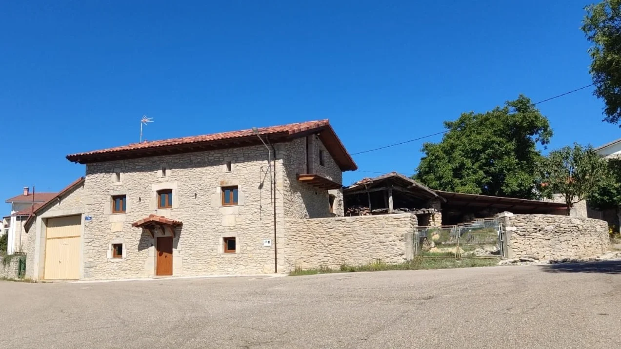Fachada de Casa Rural El Pinche en Quincoces de Yuso