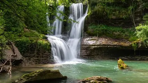 Cascada de Peñaladros cerca del Valle de Losa